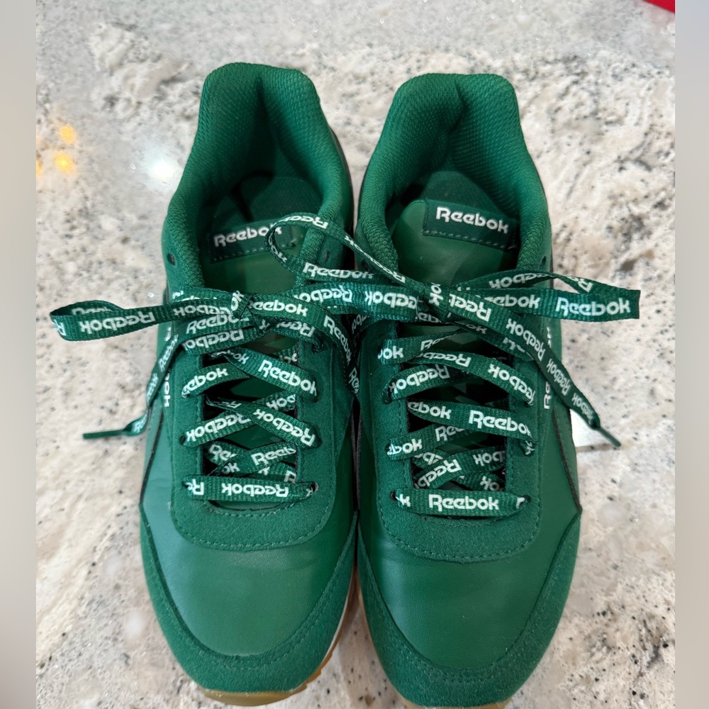 NEW Reebok 519 sneakers